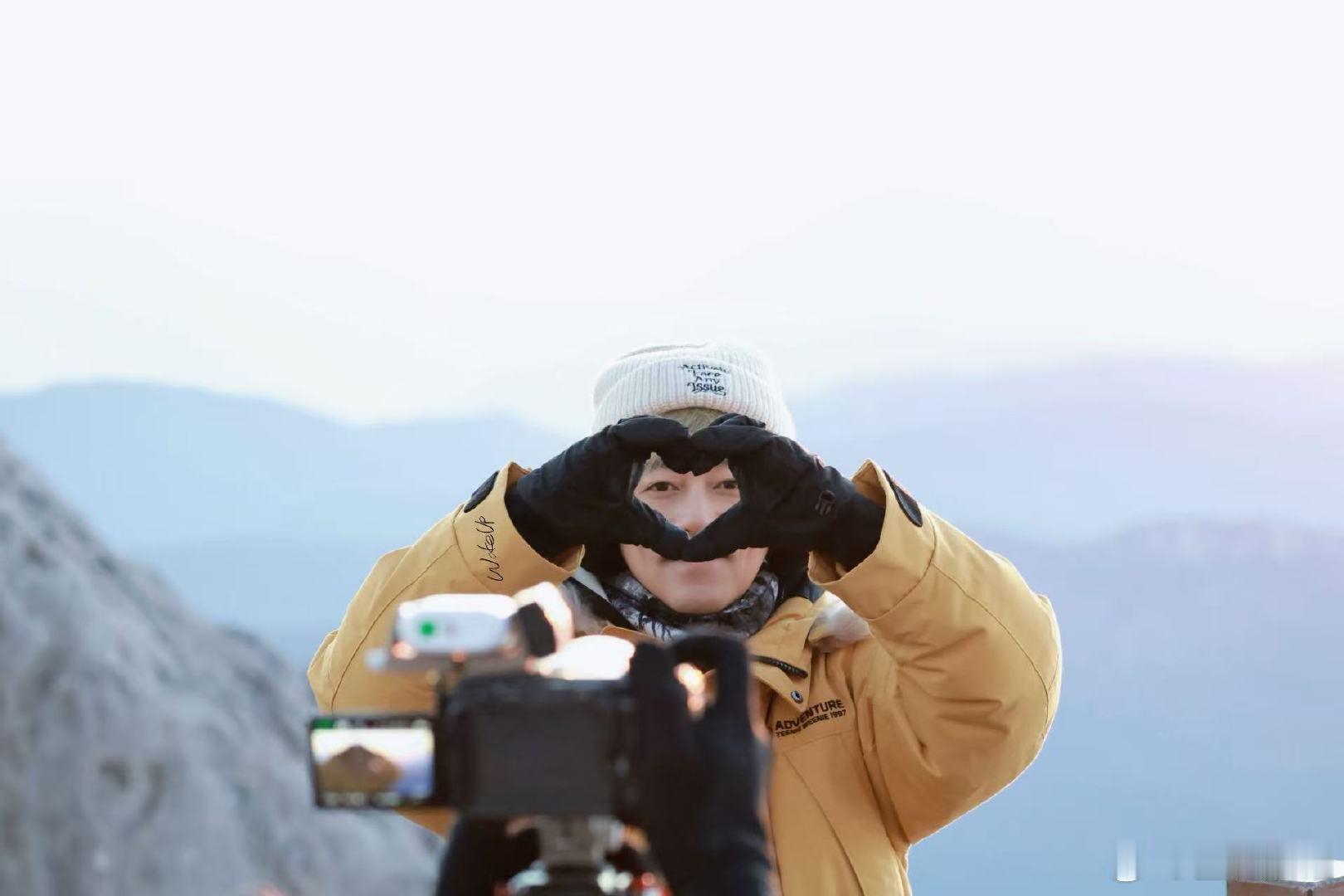 苏醒苏醒IP卡通公仔快乐老友记救命！苏醒手绘小公仔是照着自己画的吧！Allen 