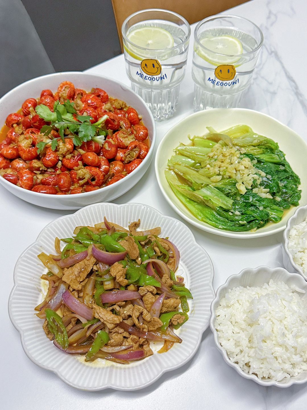 ✅晚餐分享｜蒜泥龙虾尾➕洋葱炒肉➕蚝油生菜