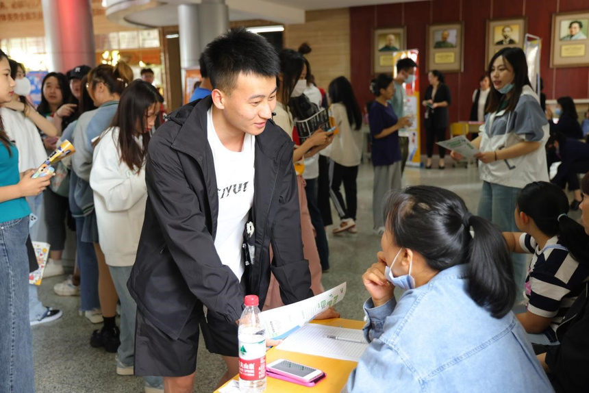#这届实习生显然已经nextlevel了# 看到实习生们如此努力地工作和生活，我