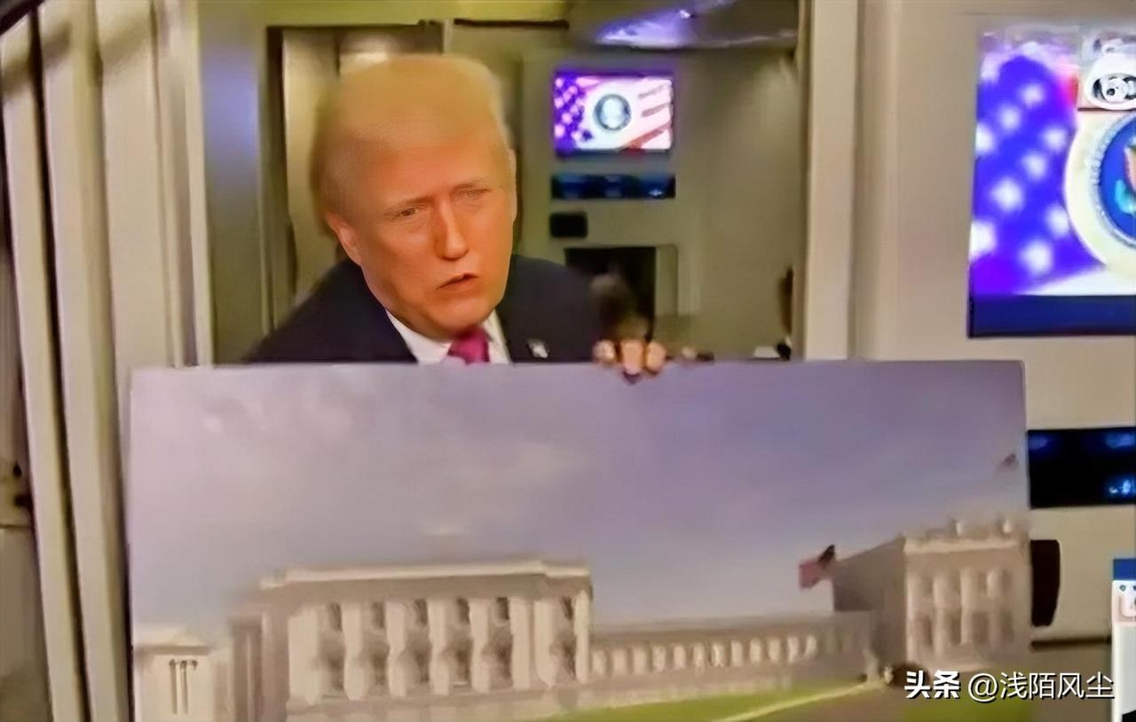 特朗普在空军一号上向媒体记者展示他的白宫新宴会厅，再次强调所有资金均由私人出资，