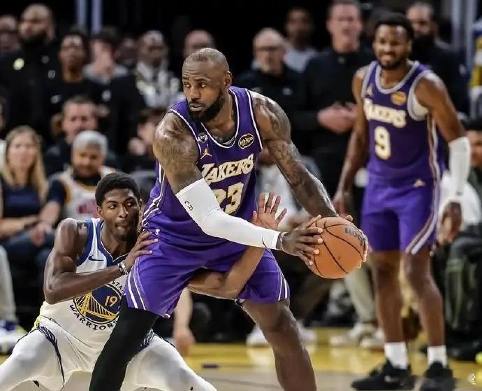 这防守动作！把布朗尼都看笑了！ 