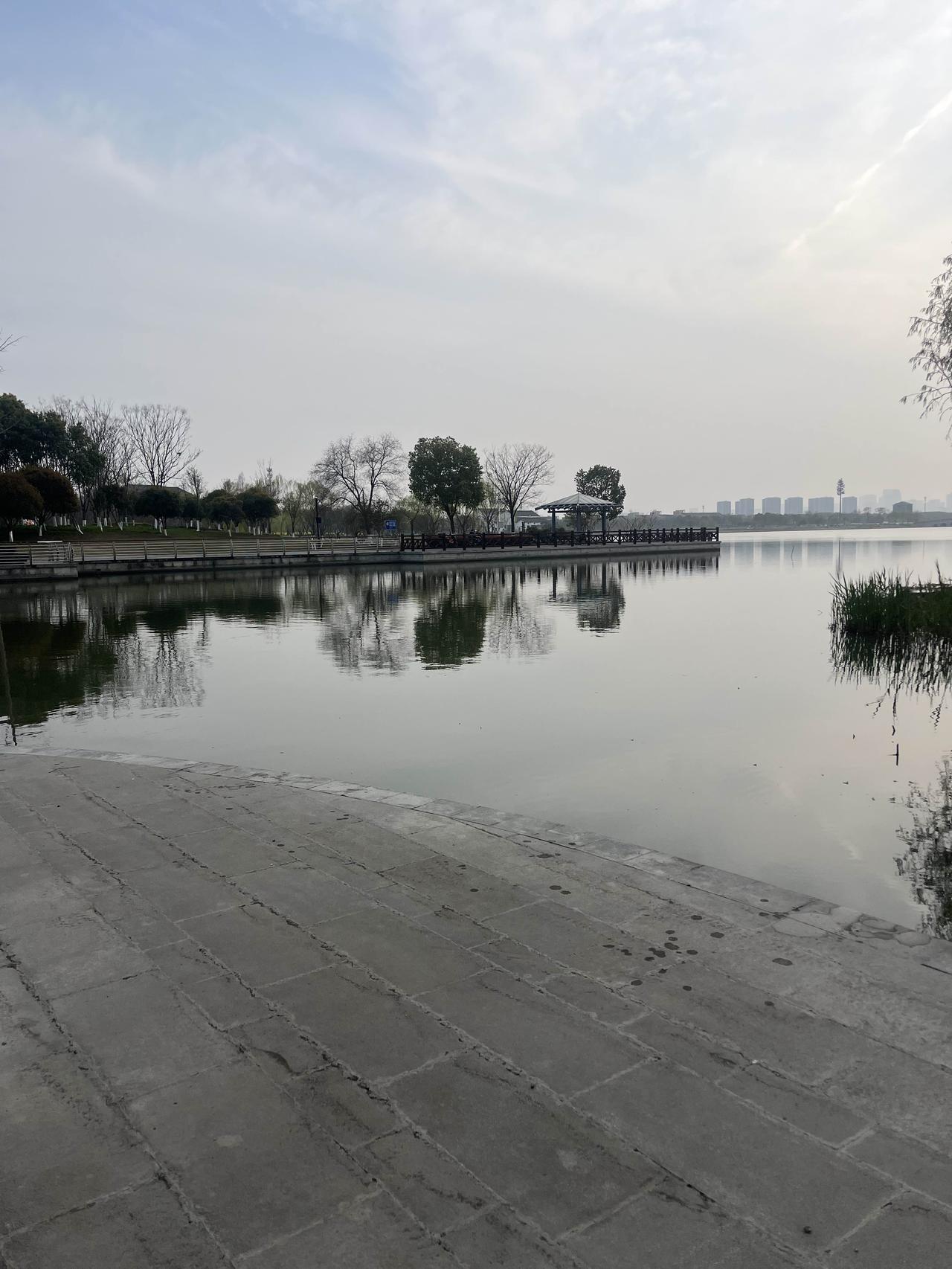 养生没那么复杂，人老了身体的不舒服，多半是心里堵了车。

你以为是肝不好，其实是