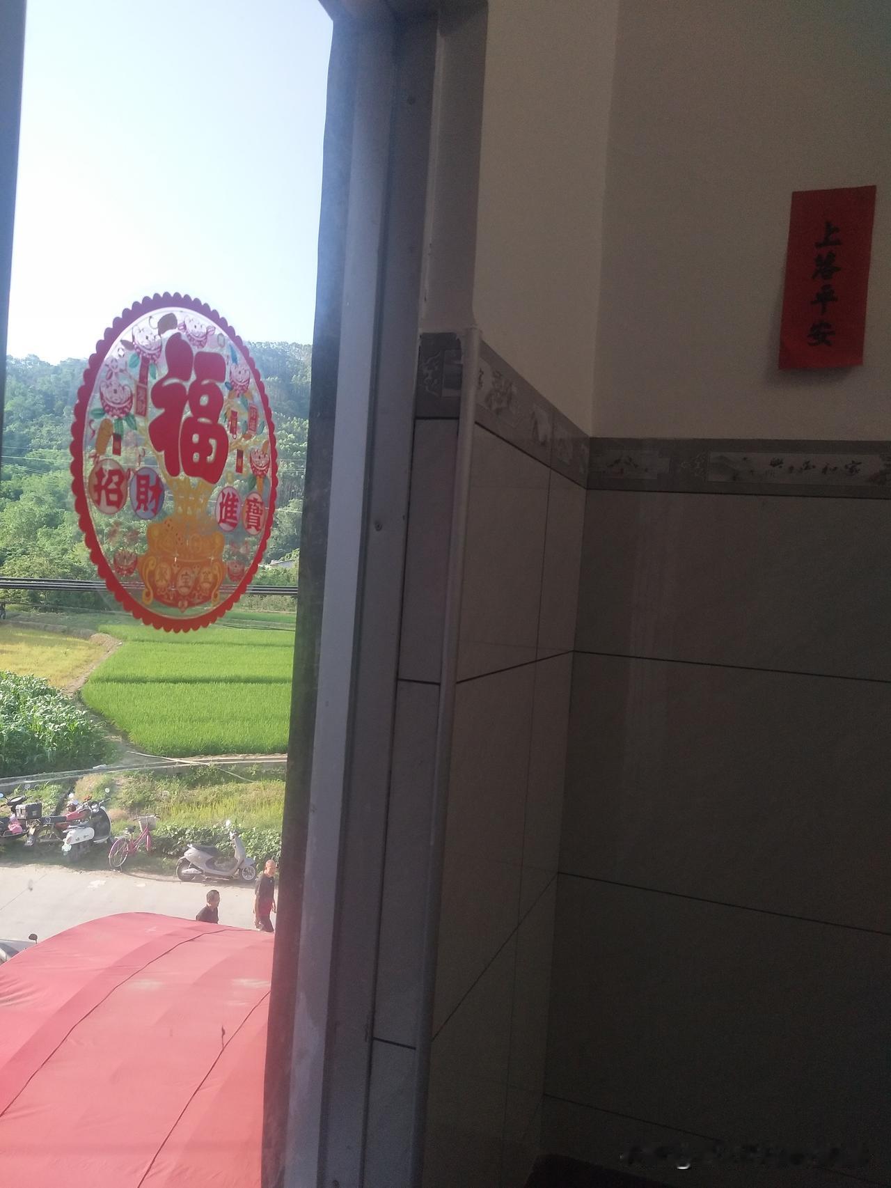 广西玉林，侄孙周岁生日宴，200块红包吃两餐，菜太多，根本吃不完，打包的菜又能吃