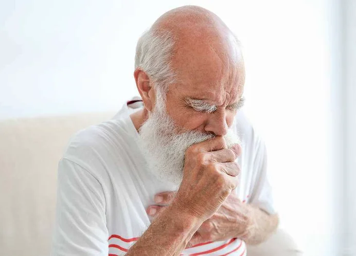患者，钱大爷，70岁，曾是一位矿工，多年来接触尘土和化学烟雾，且有长达...