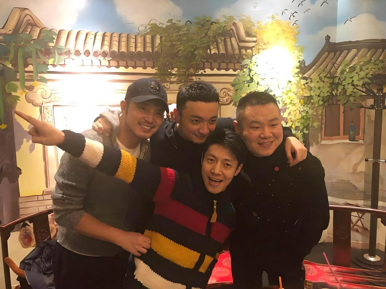 沙溢、尼格买提、撒贝宁、岳云鹏同框，这画面简直太有喜感了！这几位可都是娱乐圈的搞