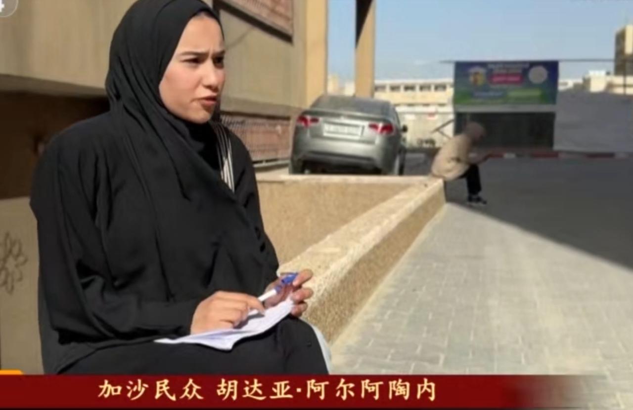 加沙拉法口岸重开，这条连接加沙与埃及的关键通道终于重启。口岸外救护车整齐列队，以