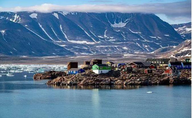 欧洲八国联军在格陵兰岛上保卫岛屿。虽然派兵数量极其有限，但这个行为立即惹恼了美国
