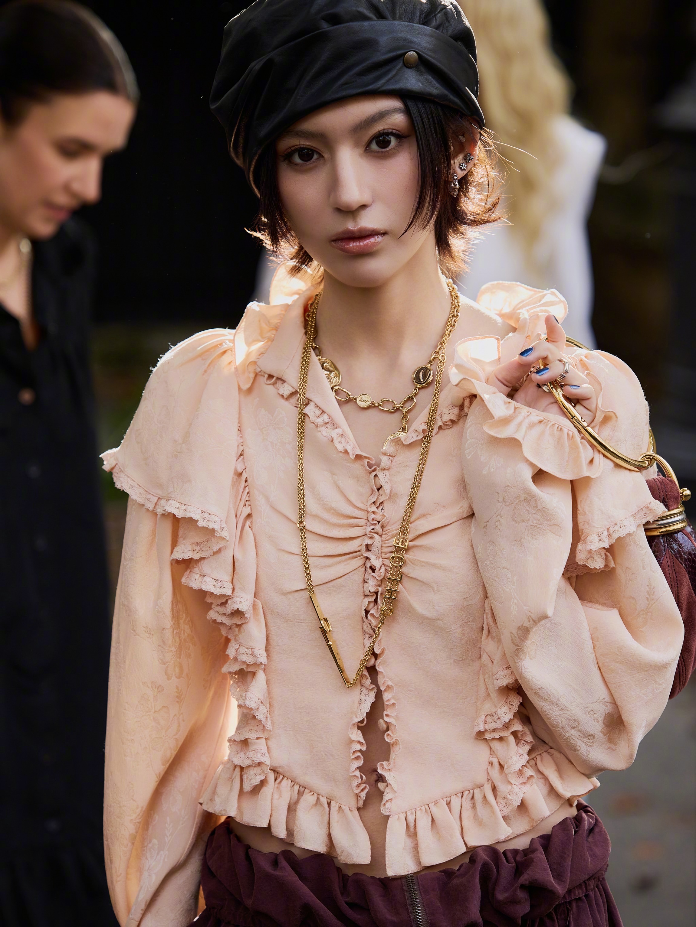 出席Chloe 2027 春夏系列发布秀的嘉宾们：韩国超模朴秀珠Soo Joo、