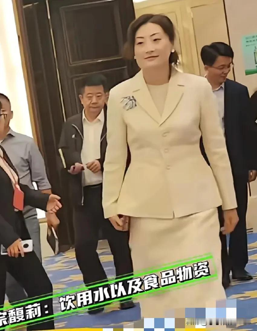 贵州洪灾揪人心，大佬们迅速行动！宗馥莉挑起父辈重担捐赠千万，浙商天团星夜运送物资