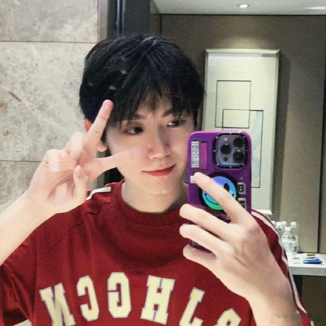李卿 lq李卿 步步都回头，山是故人眸，柳是纤纤手，遇你之后步步都难走