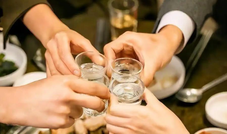 ”冤不冤？”河南，一男子参加婚宴饮酒后安全返家，却不顾家人劝阻又开车外出打牌，最