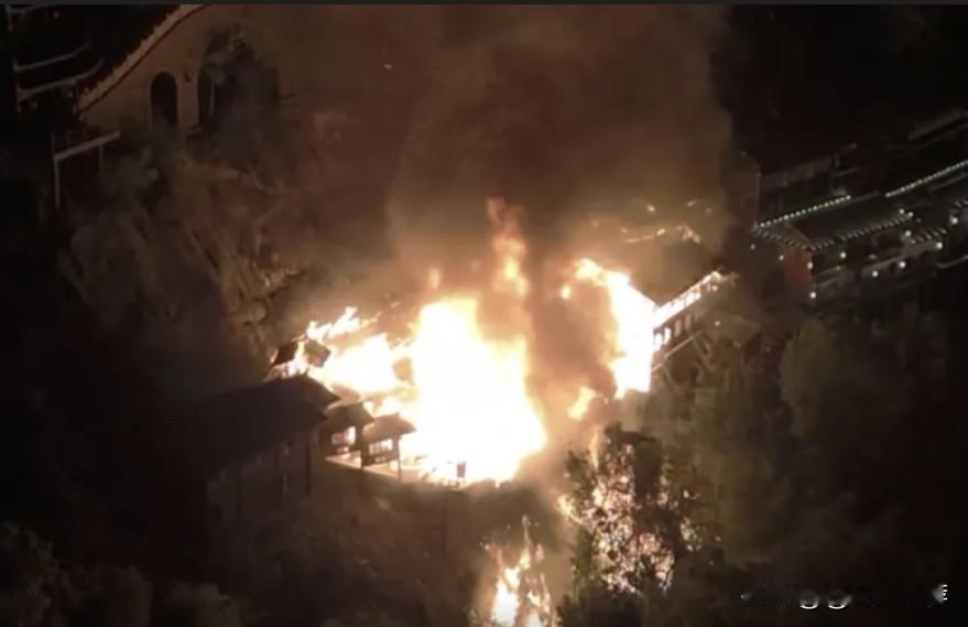 江西上饶望仙谷景区未开放区域突发火灾 消防安全再受关注

2025年12月13日