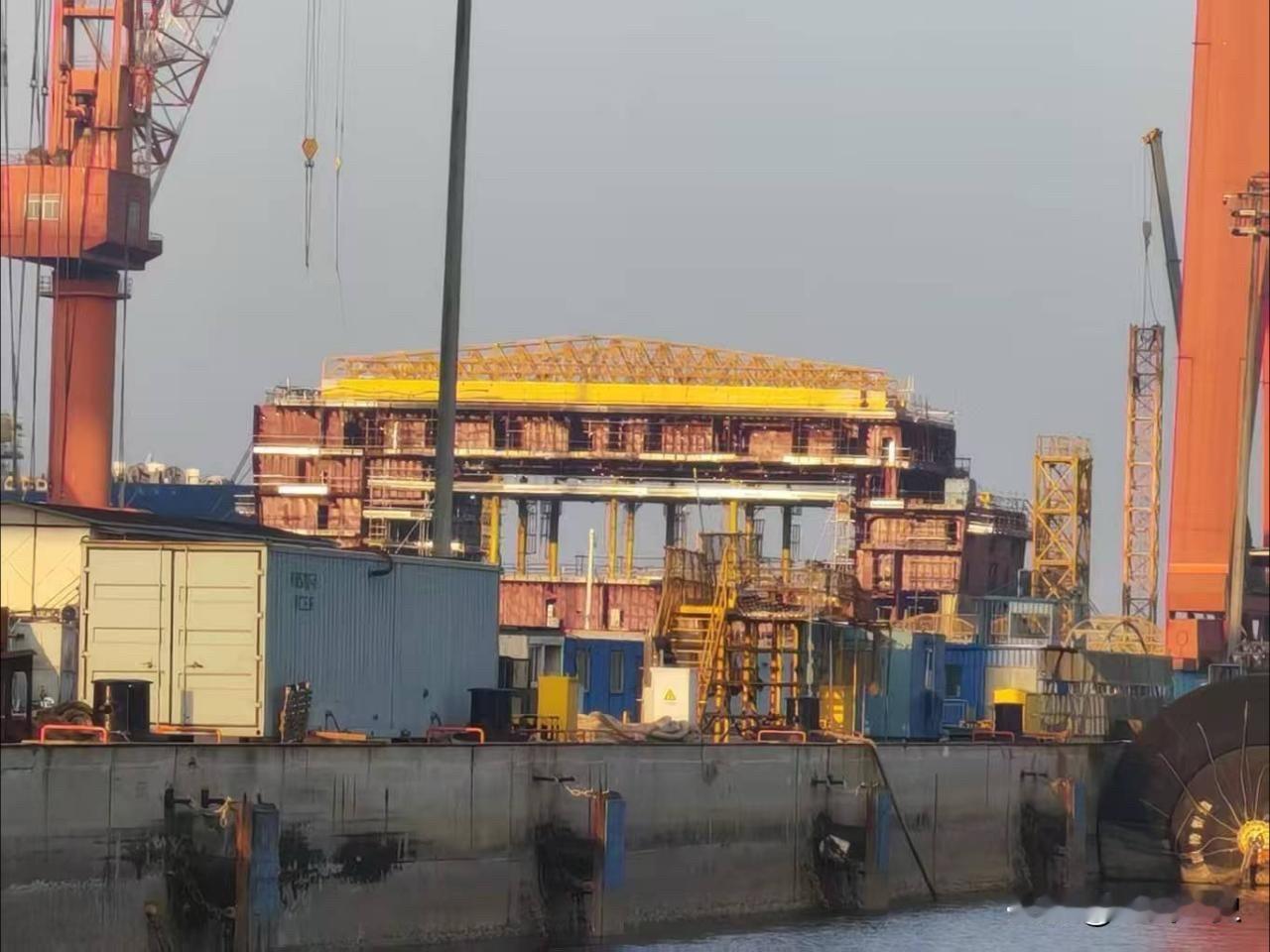 现在铺天盖地的钍基堆，谁先提出来的好像也无从考证，不知道跟当年给福建配玲珑一号的