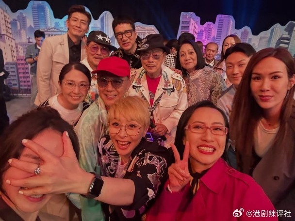 無綫長壽處境劇《愛．回家之開心速遞》陪伴港人無數個夜晚，隨着劇集迎來大結局，不僅