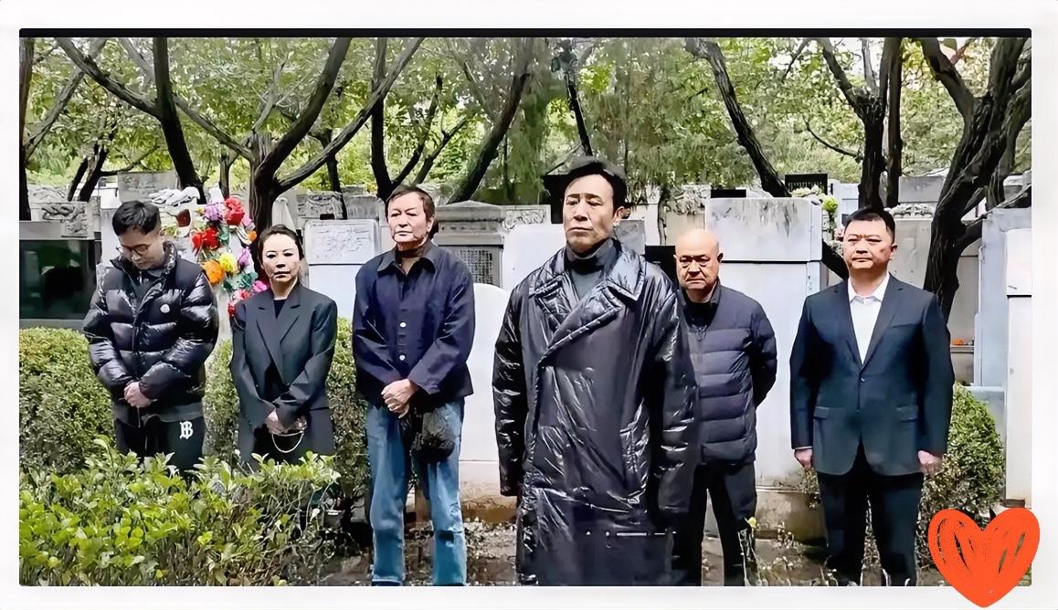 于和伟这波操作确实少见。

戏拍完了，别人忙着庆功，他一个人去了福州文林山。站在