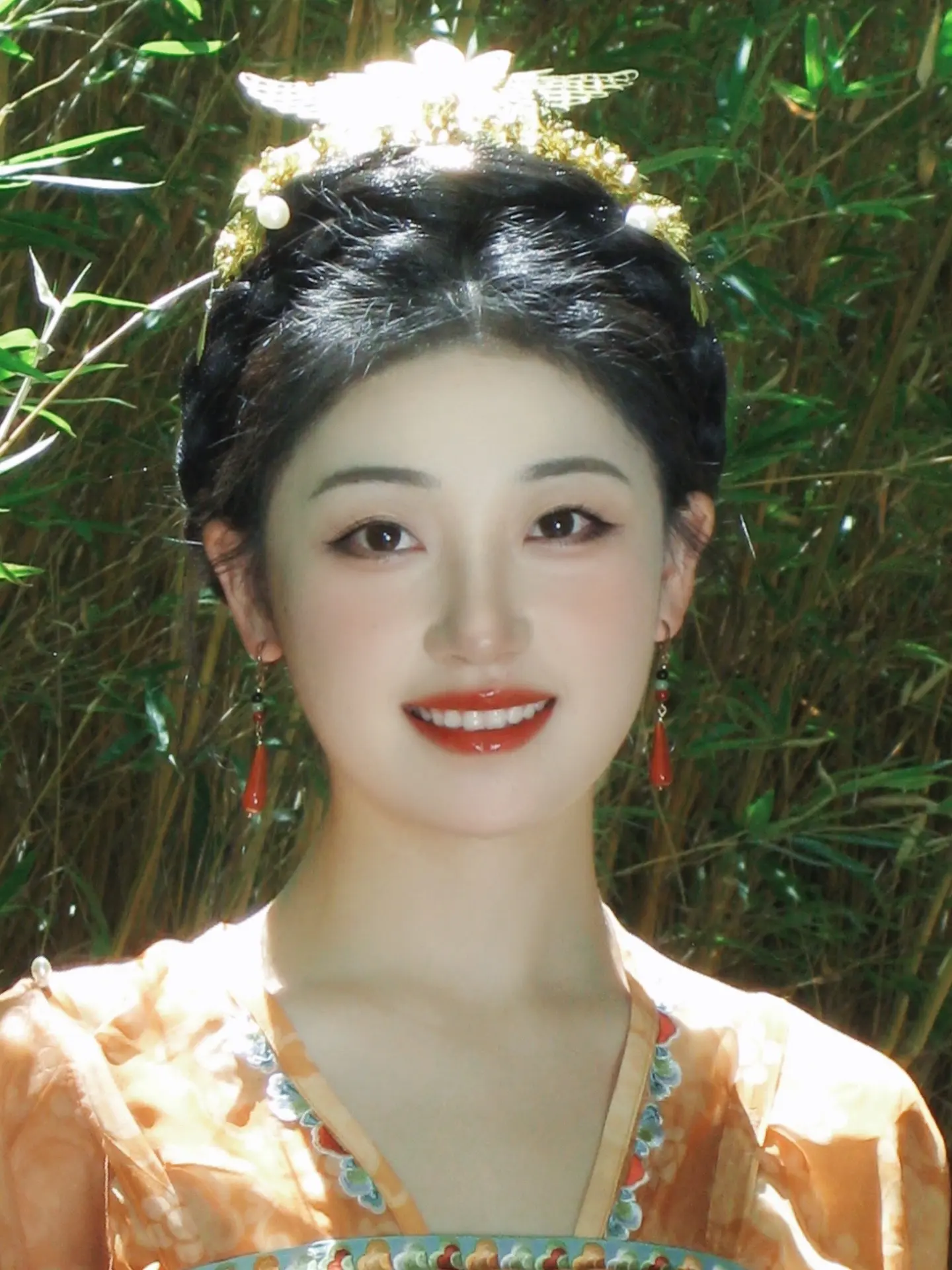 不应有恨，何事长向别时圆。