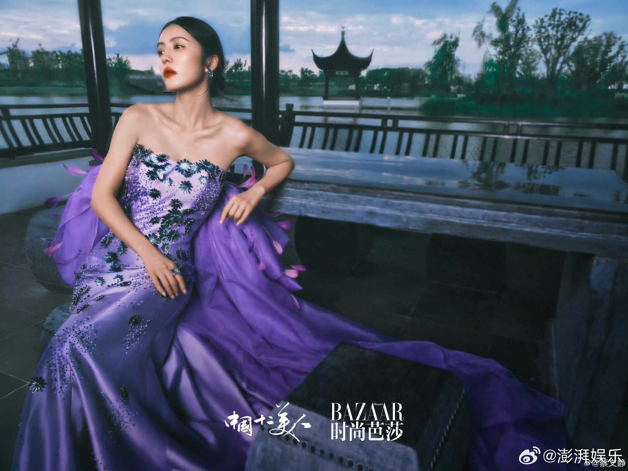 蔡文静一秒走进江南古画救命！蔡文静一秒走进江南古画，这词条真的不夸张。烟雨蒙蒙里