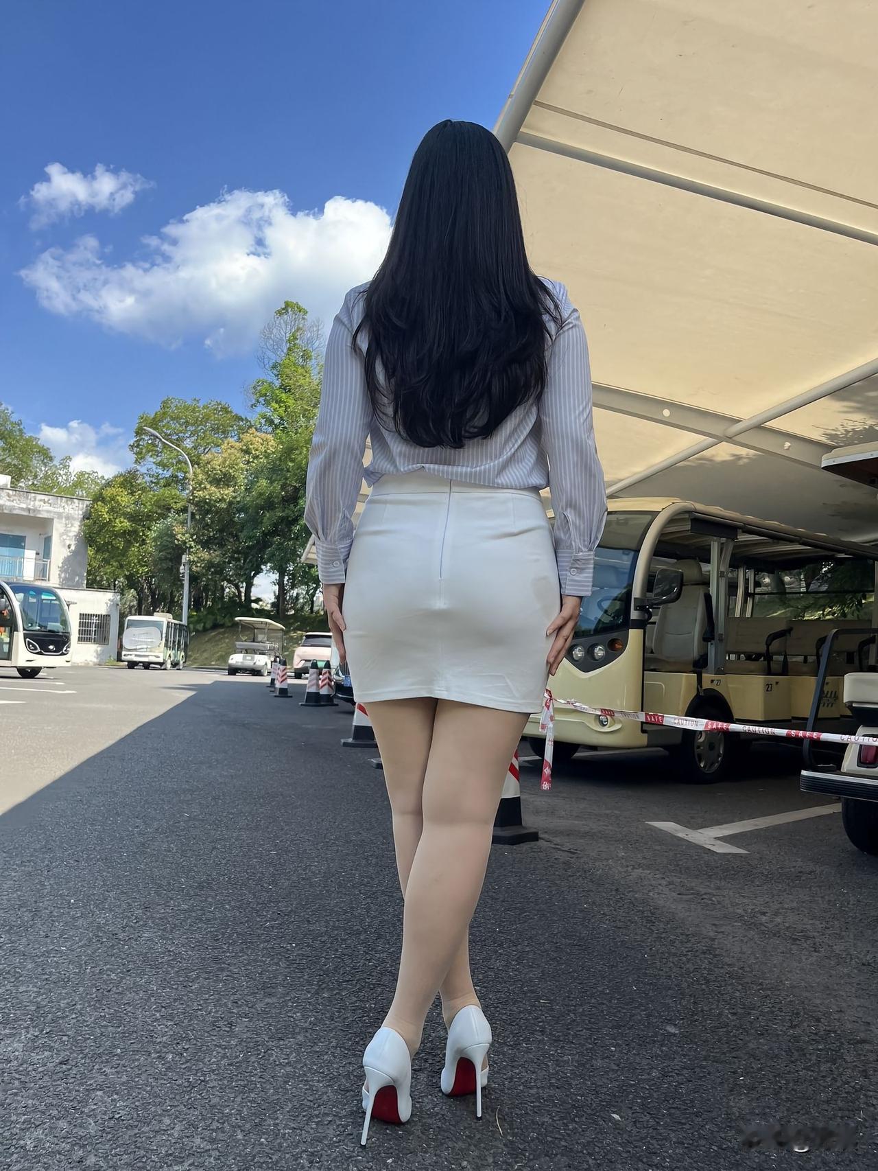 女生如何穿搭看起来时尚更有品味呢