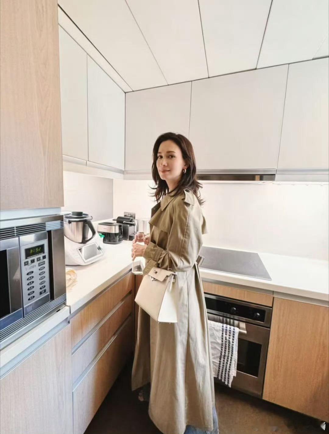 妈妈们的互联网嘴替来了卢靖姗简直是妈妈们的互联网嘴替 卢靖姗太懂了！戳破“当妈就