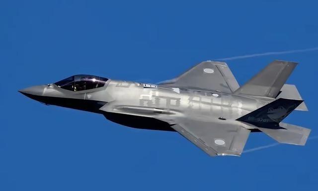 美军一直搞不明白，为啥自己的主力战机F-35刚从日本基地起飞，飞行不到200公里