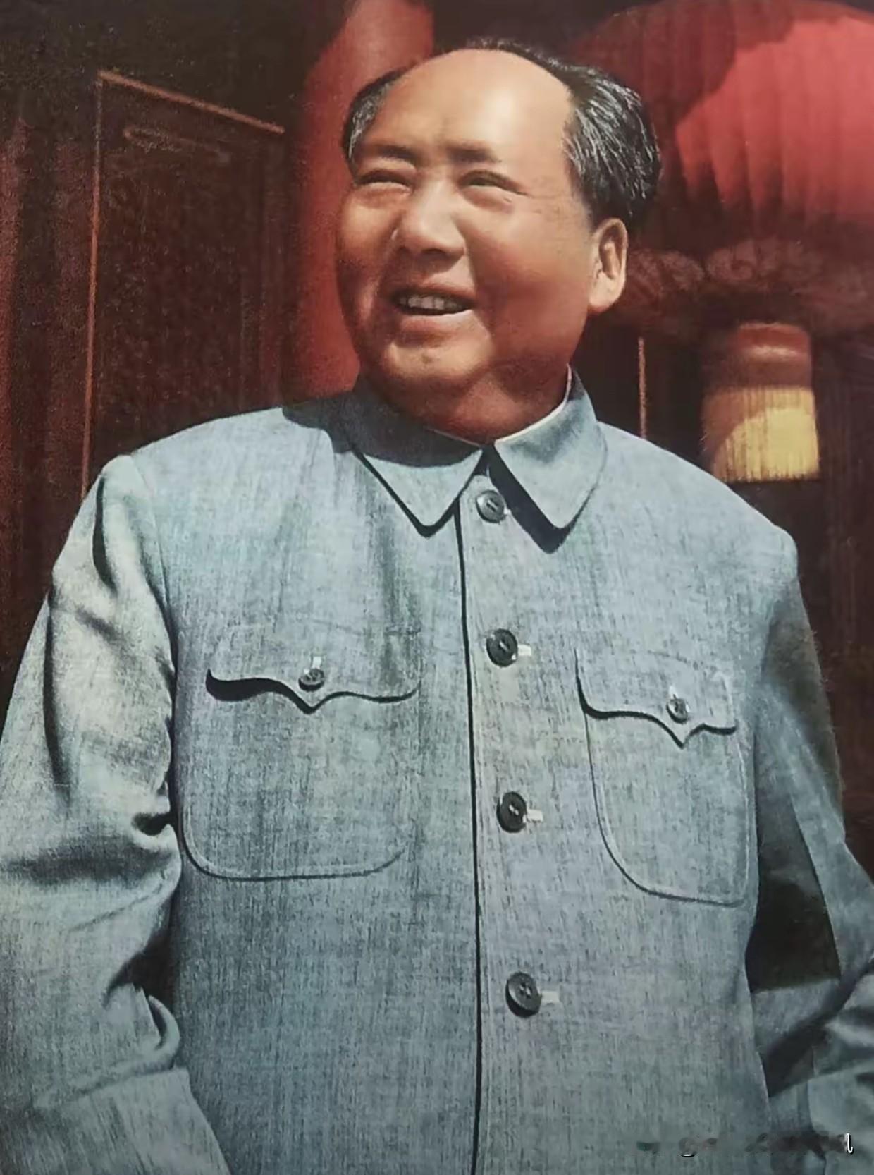 毛主席高瞻远瞩，革命情怀充满超前智慧，深受人民的敬佩和热爱，毛主席一生践行为人民