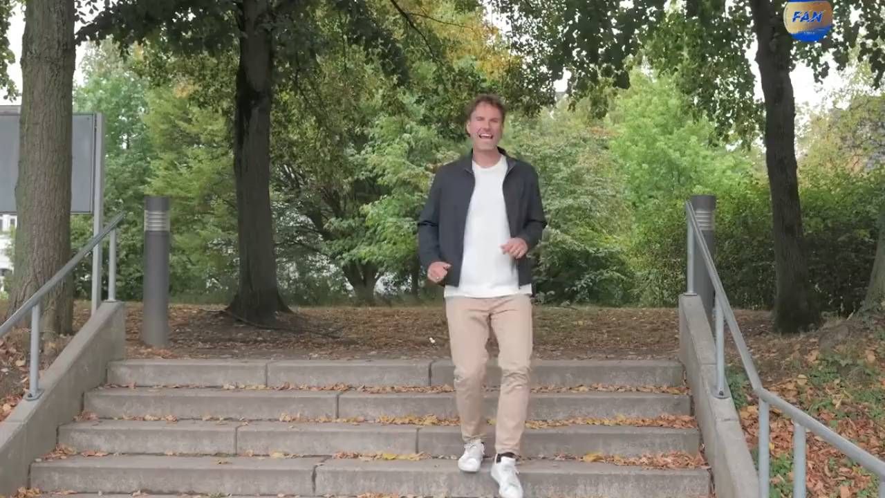 樊振东在杜塞尔多夫的新纪录片，笑容多了也会开玩笑了