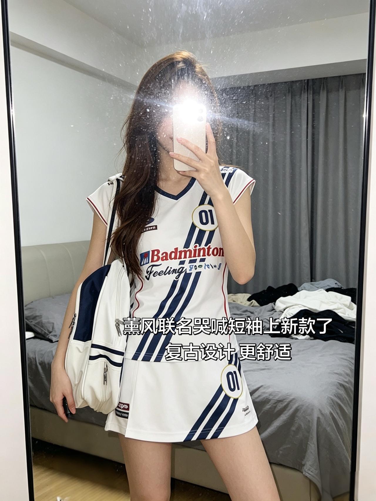 薰风联名哭喊短袖上新款了
复古设计 更舒适