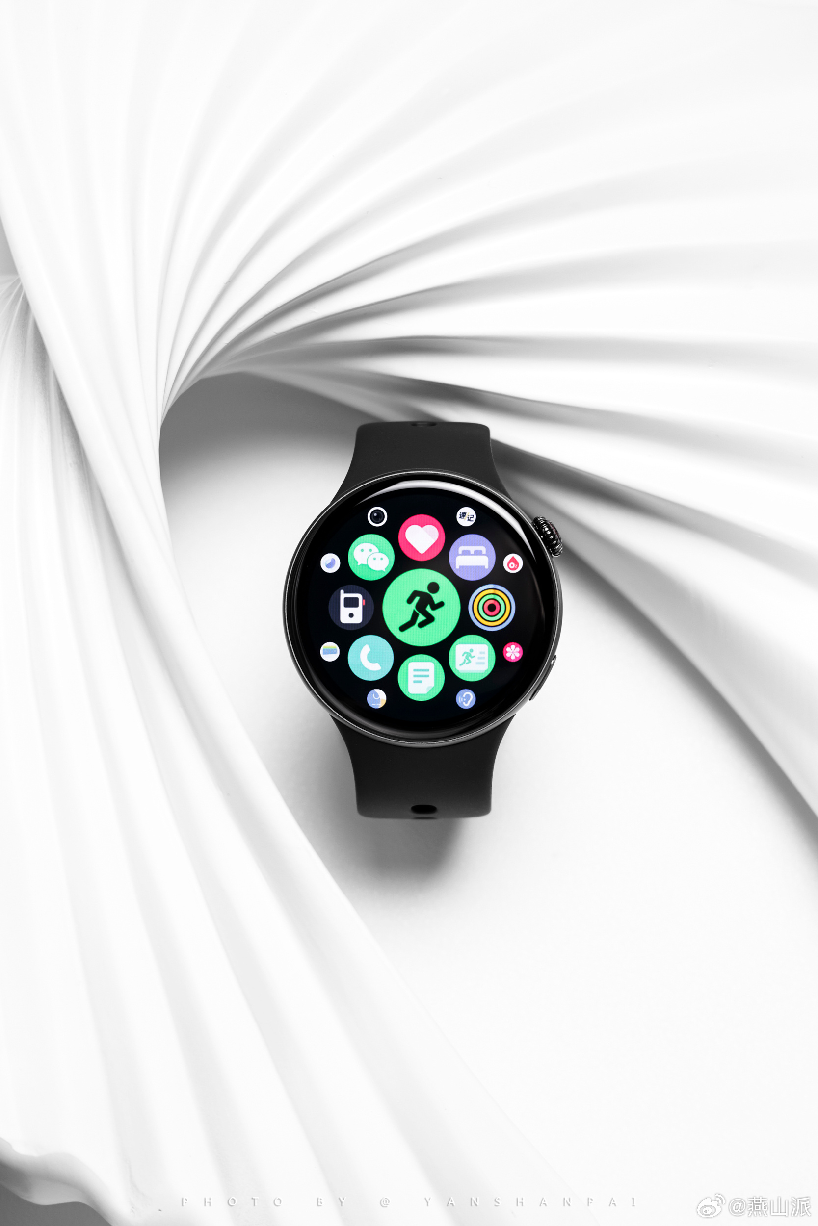 新品驾到 vivo WATCH 5图赏我们拿到的是vivo WATCH 5辰夜黑