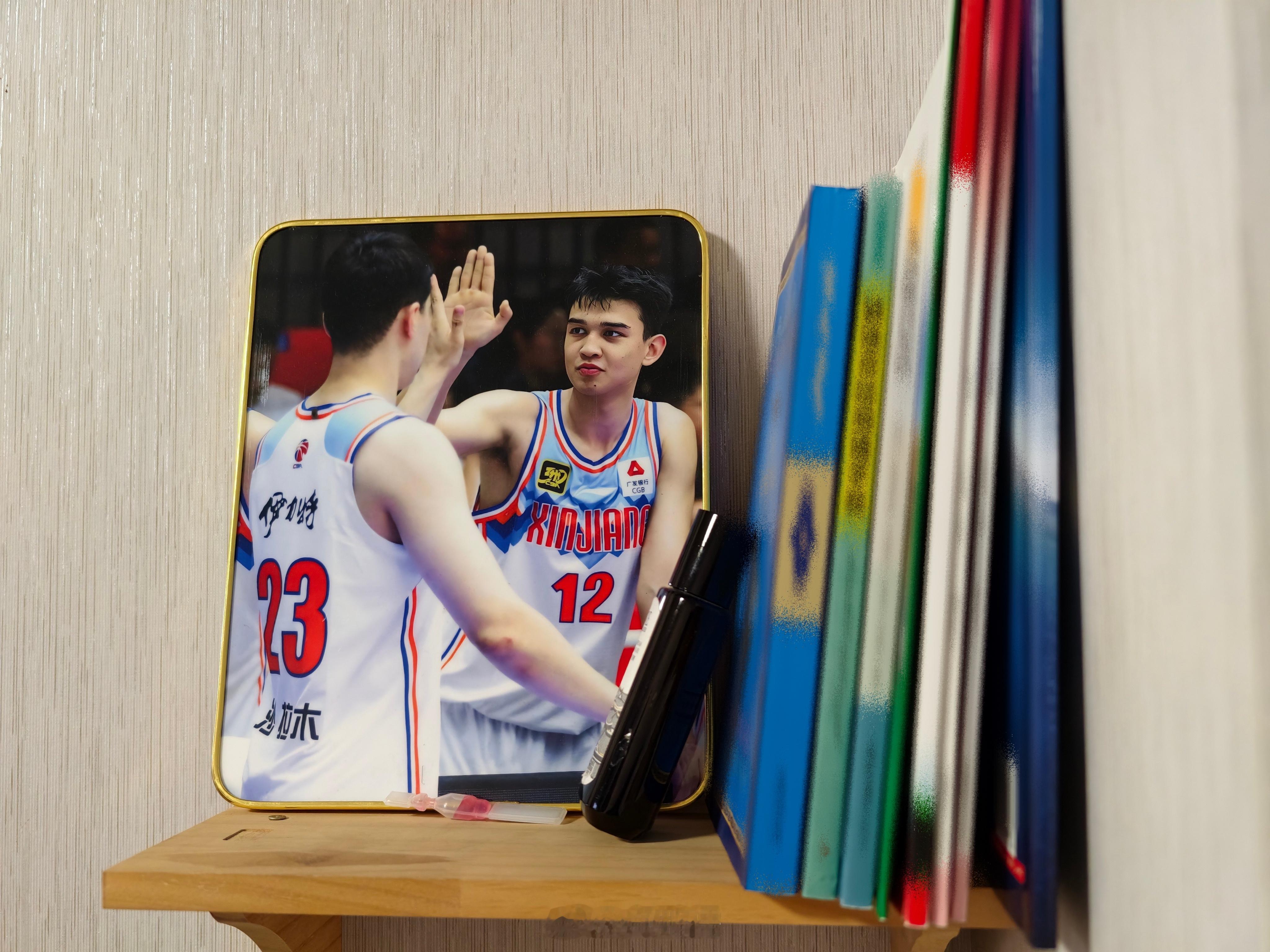 哟！这照片似曾相识呀[不愧是你]阿不都沙拉木小卢篮球世界新疆男篮 ​​​