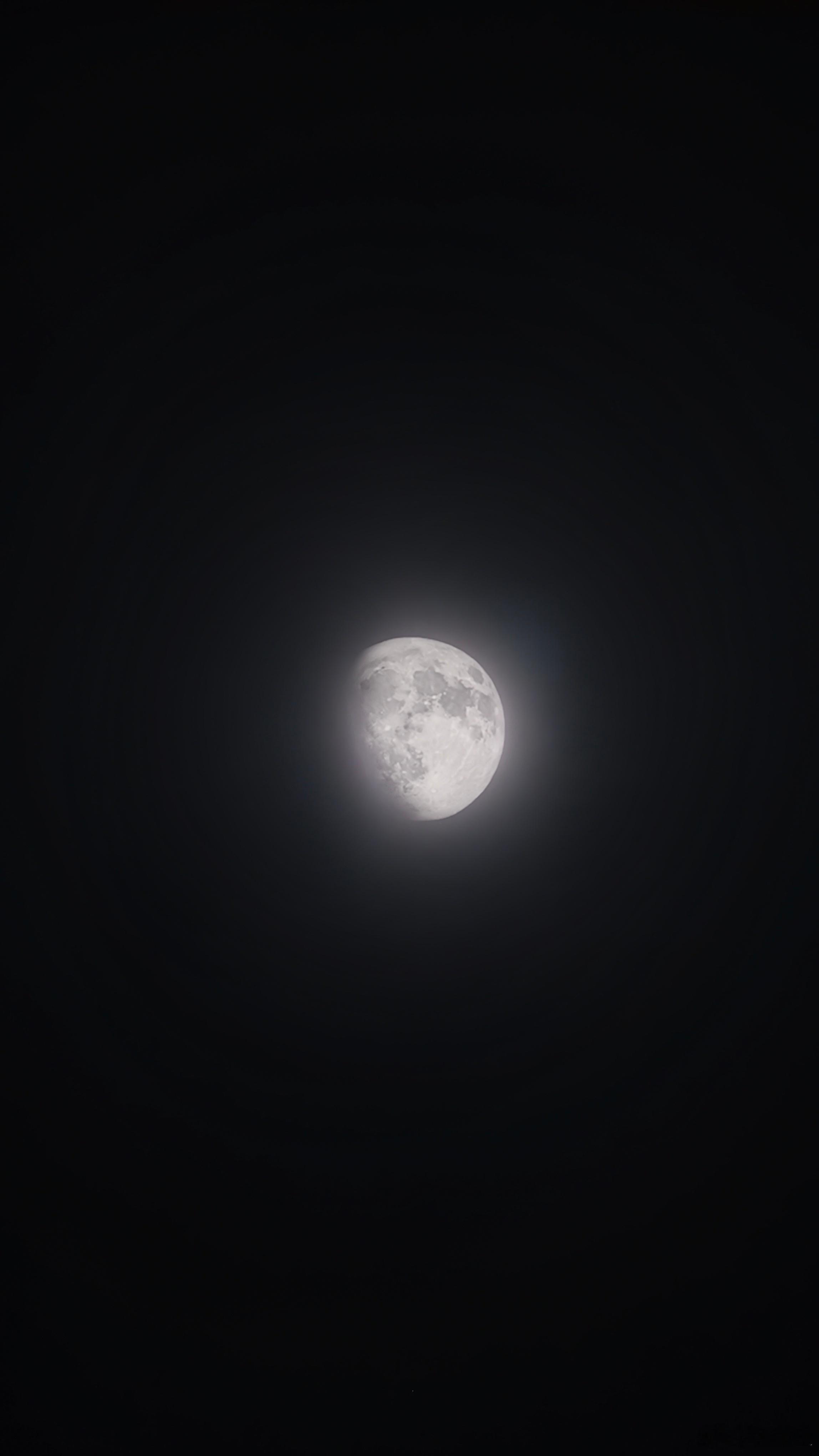 vivo拍的月亮很好看，但完全是P的。蜗的摄影日记 ​​​