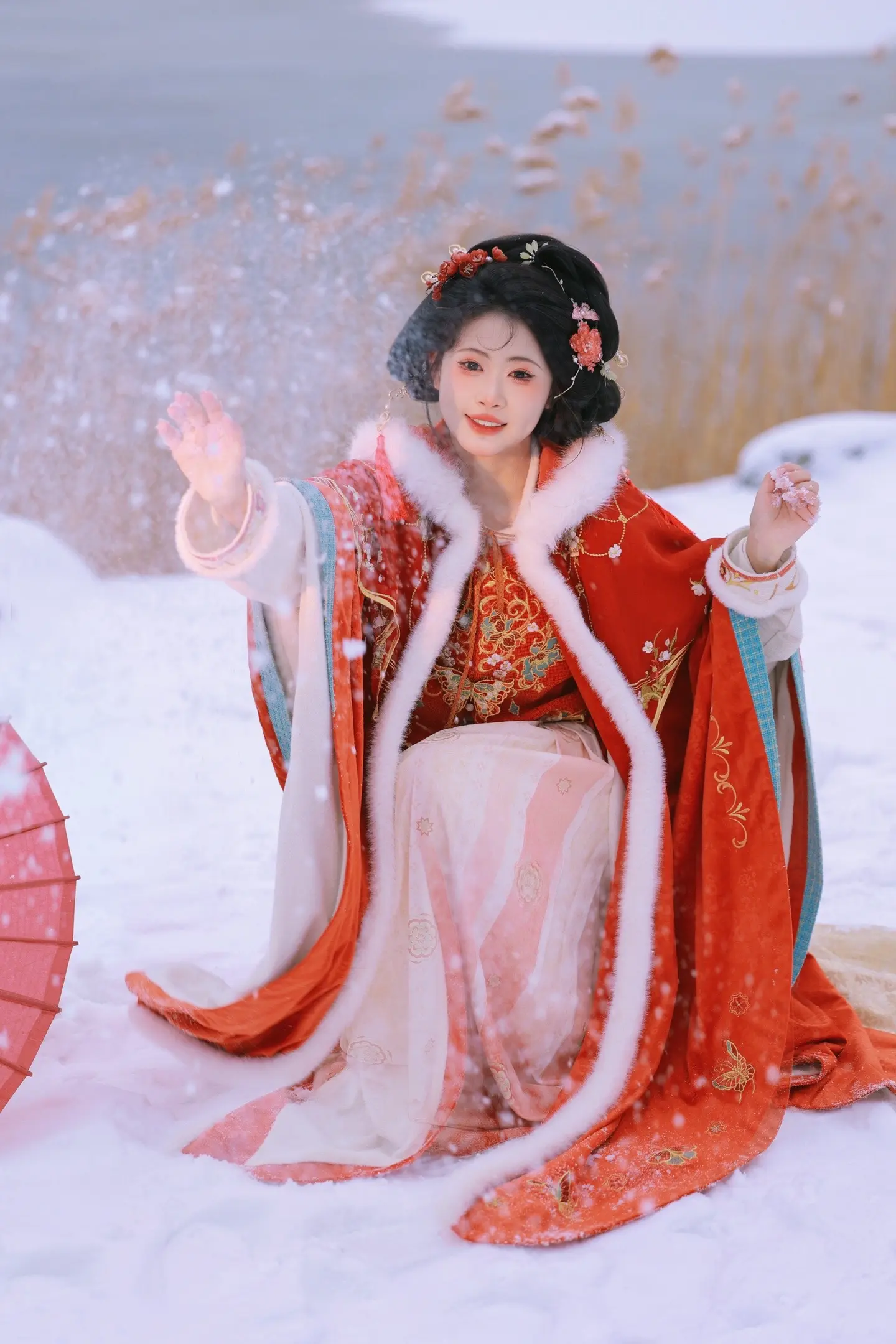 “喂臭小子！不许砸我的脸！！”