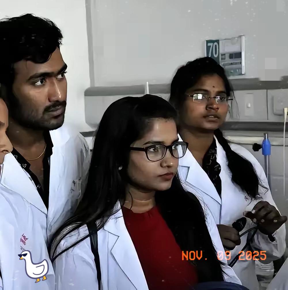 出差广州在花园酒店吃饭，三个印度留学生突然用英语问我在中国生活的注意事项，这场景