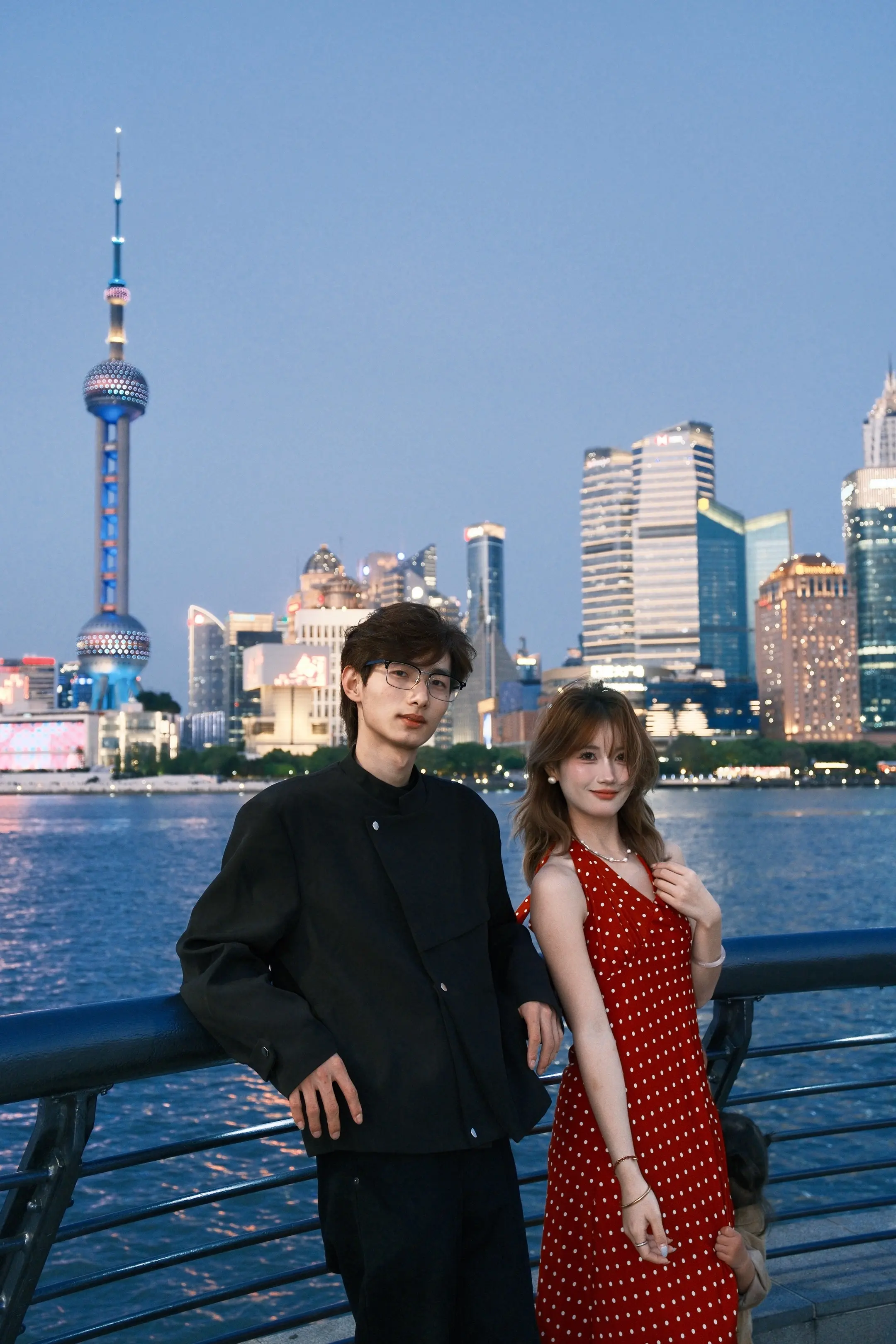 带快两岁的女儿去上海citywalk啦 每次来都会被外滩的夜景给震撼 特别美！