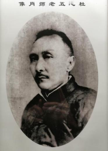 1936年，特务头子土肥原动用枪兵，将心五先生“请”到日本兵营，一番诱导，仍不为