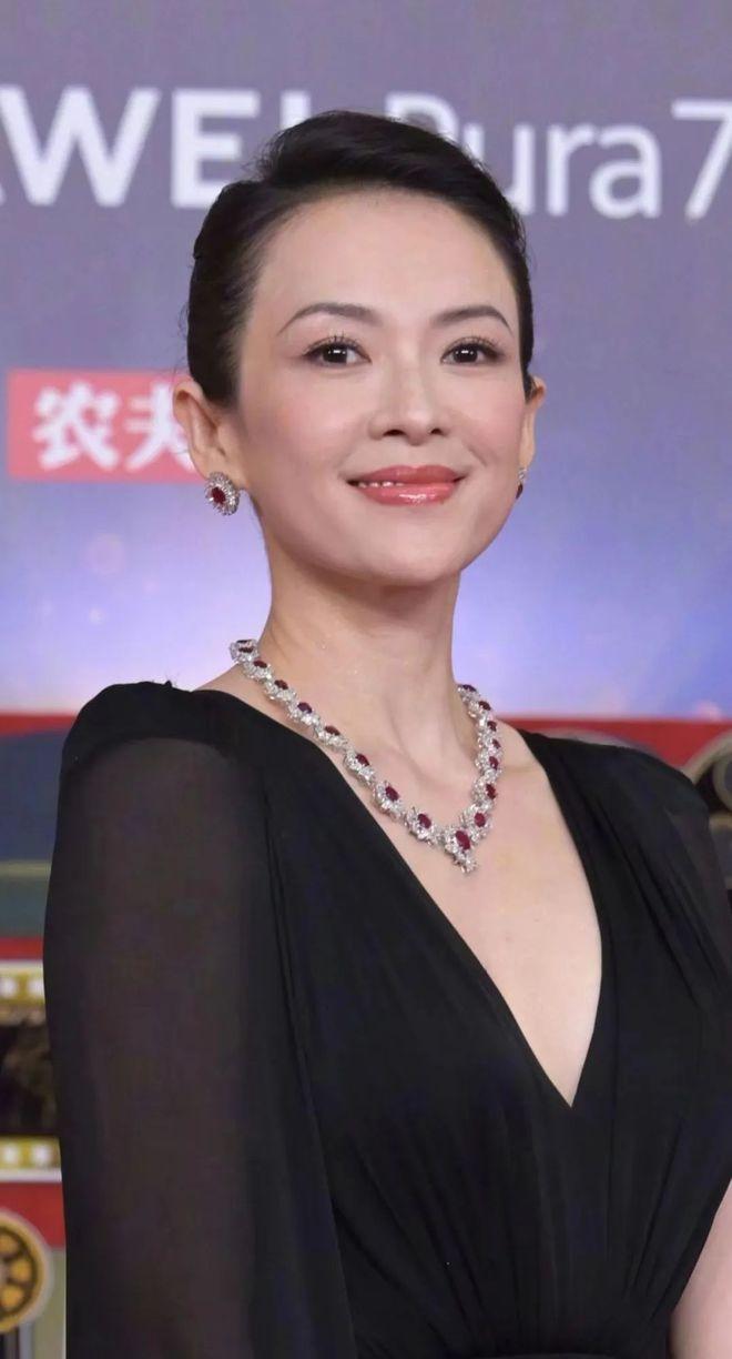 张子怡说我拍的戏量并不是很大，我是比较谨慎的，因为从一开始的时候张艺谋导演跟我说