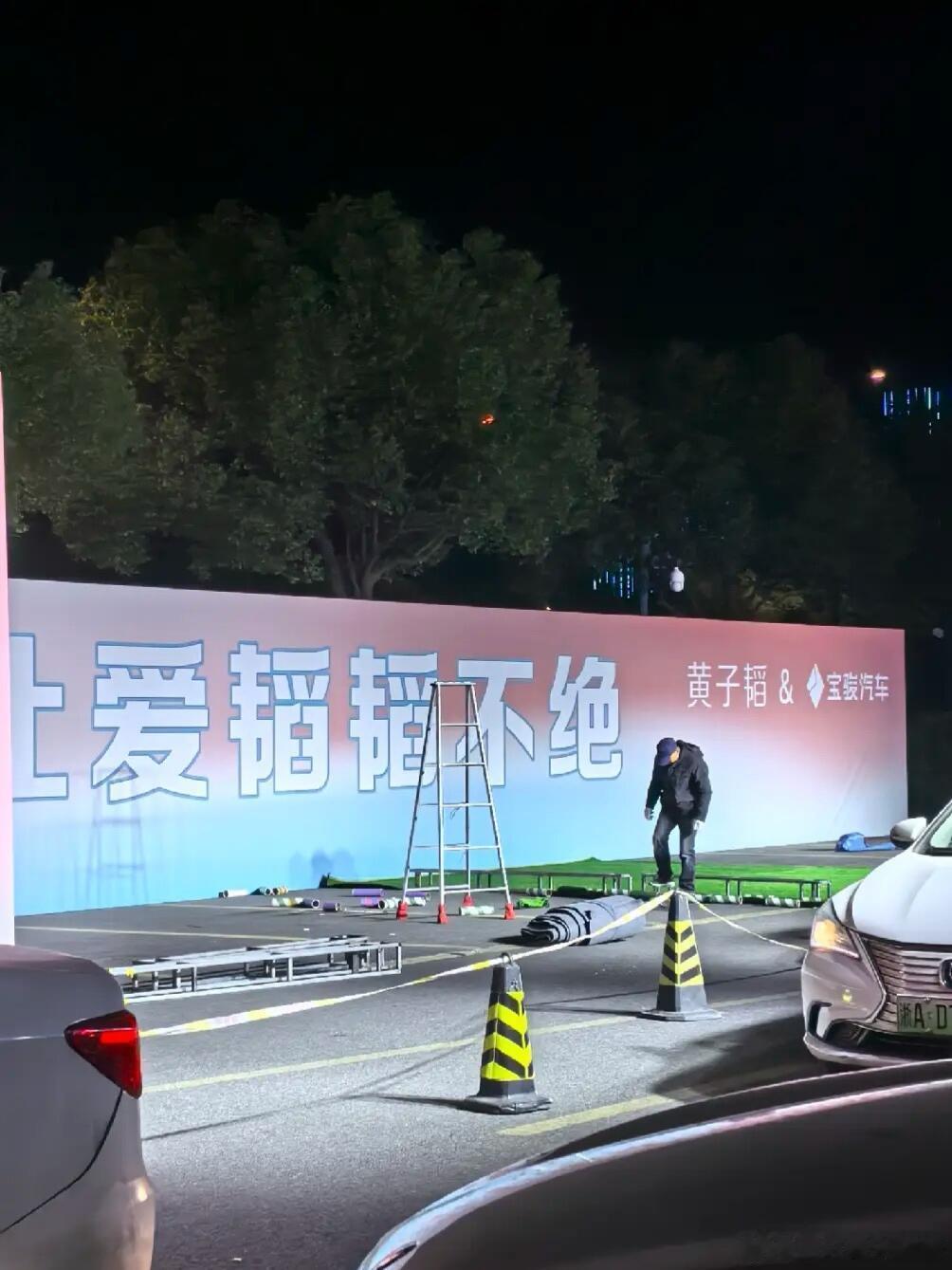 黄子韬送的车好像是宝骏❗10辆车就是100W不过好像只有五年的使用权没有所有权 