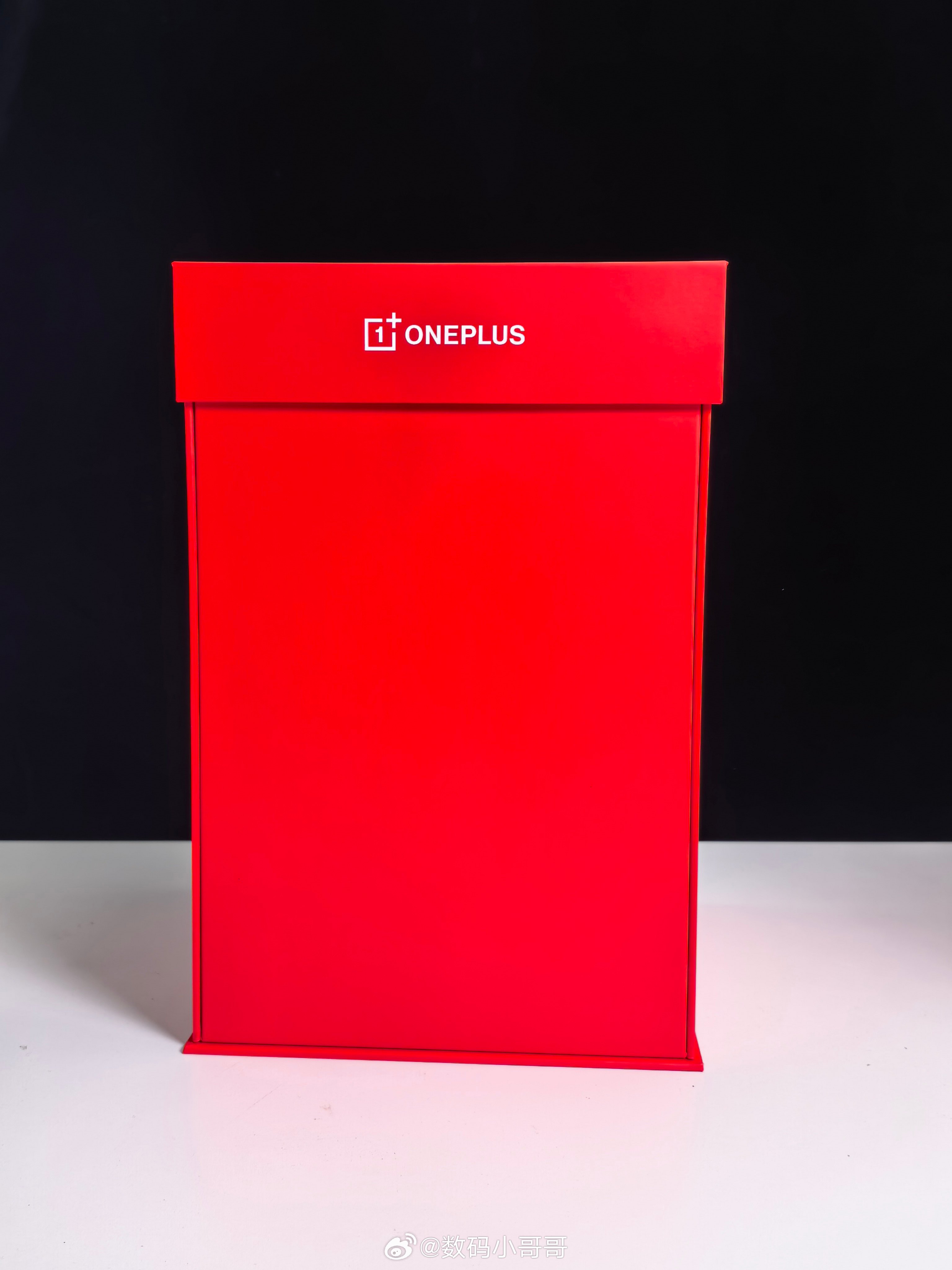 收到一加15T 的发布会邀请函啦，居然是一台爆米花机！还是一加会玩，每次发布会邀