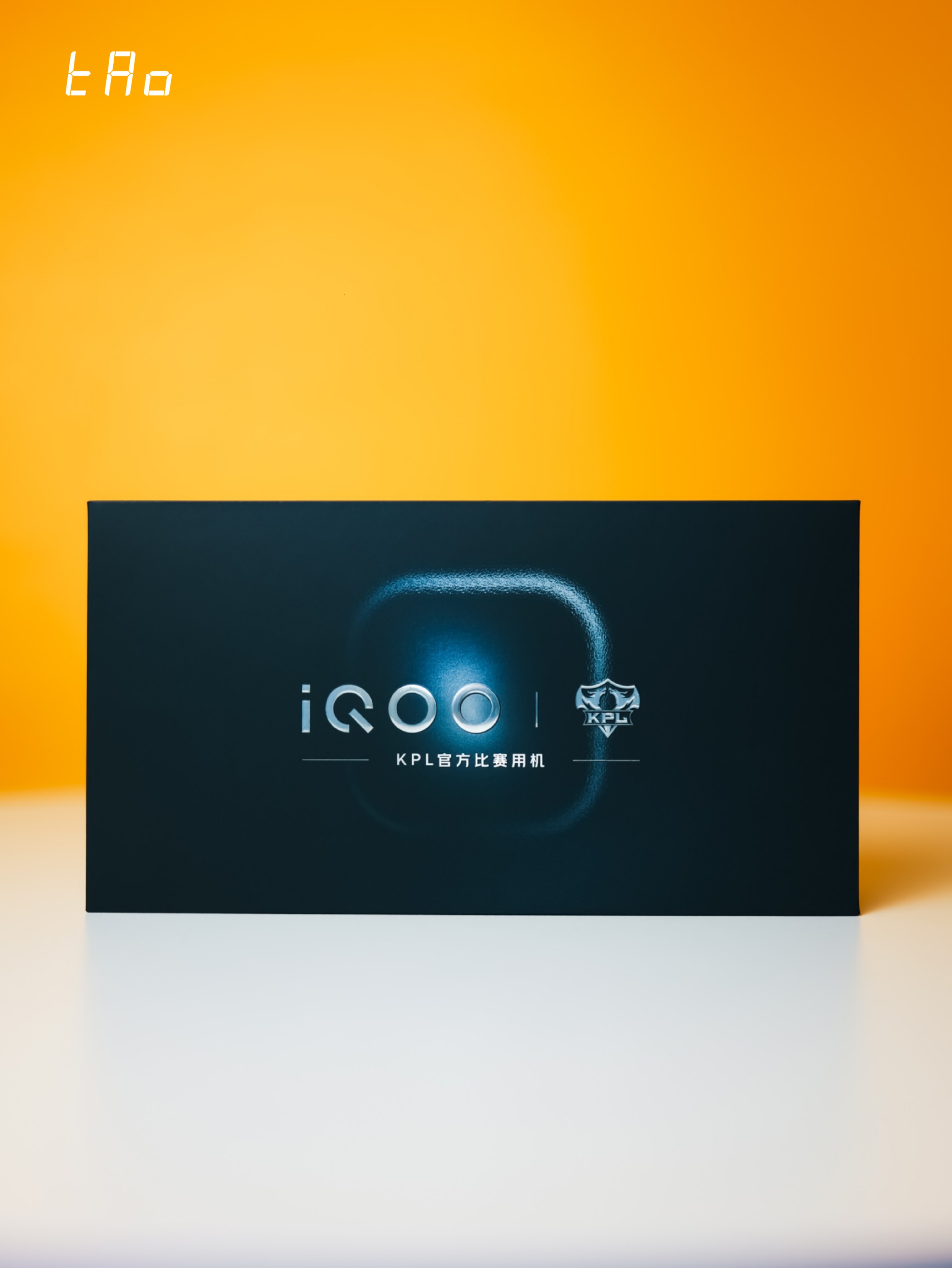 iQOO 16逐光·图赏立体全息层丨光刻纹理层丨无源流光层未来科幻美学这应该是我