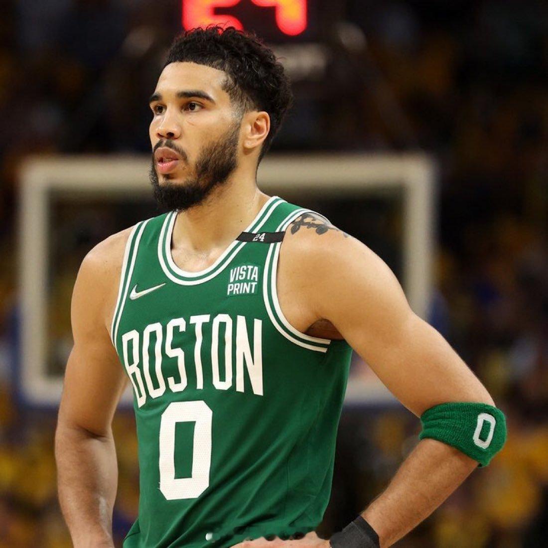 据凯尔特人记者Adam Himmelsbach报道，凯尔特人距离考虑让杰森-塔图