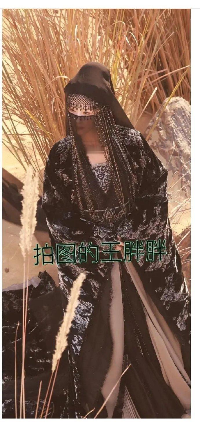 陈都灵、曾舜晞月鳞绮纪开机出妆路透  