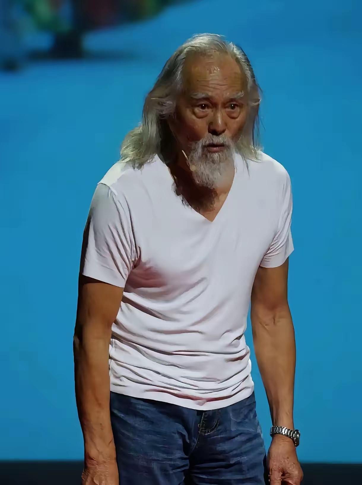 90岁的王德顺最近露面，全网都说他垮了。断崖式衰老，谁也躲不过。可没几个人算过这