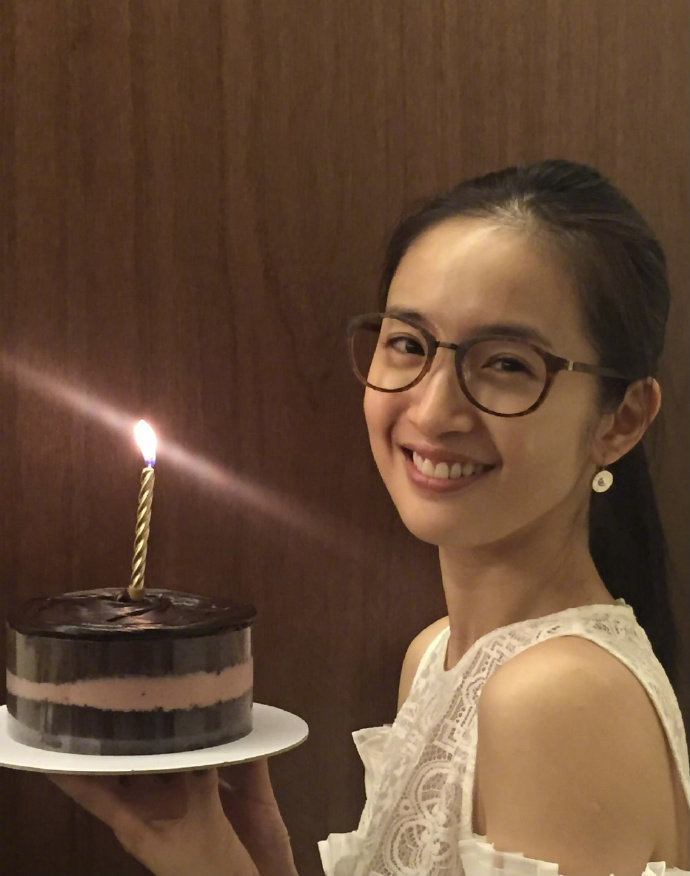 林依晨古早明媚有生命力第一人 考古到林依晨早年旅拍，满屏的明媚和生命力扑面而来！