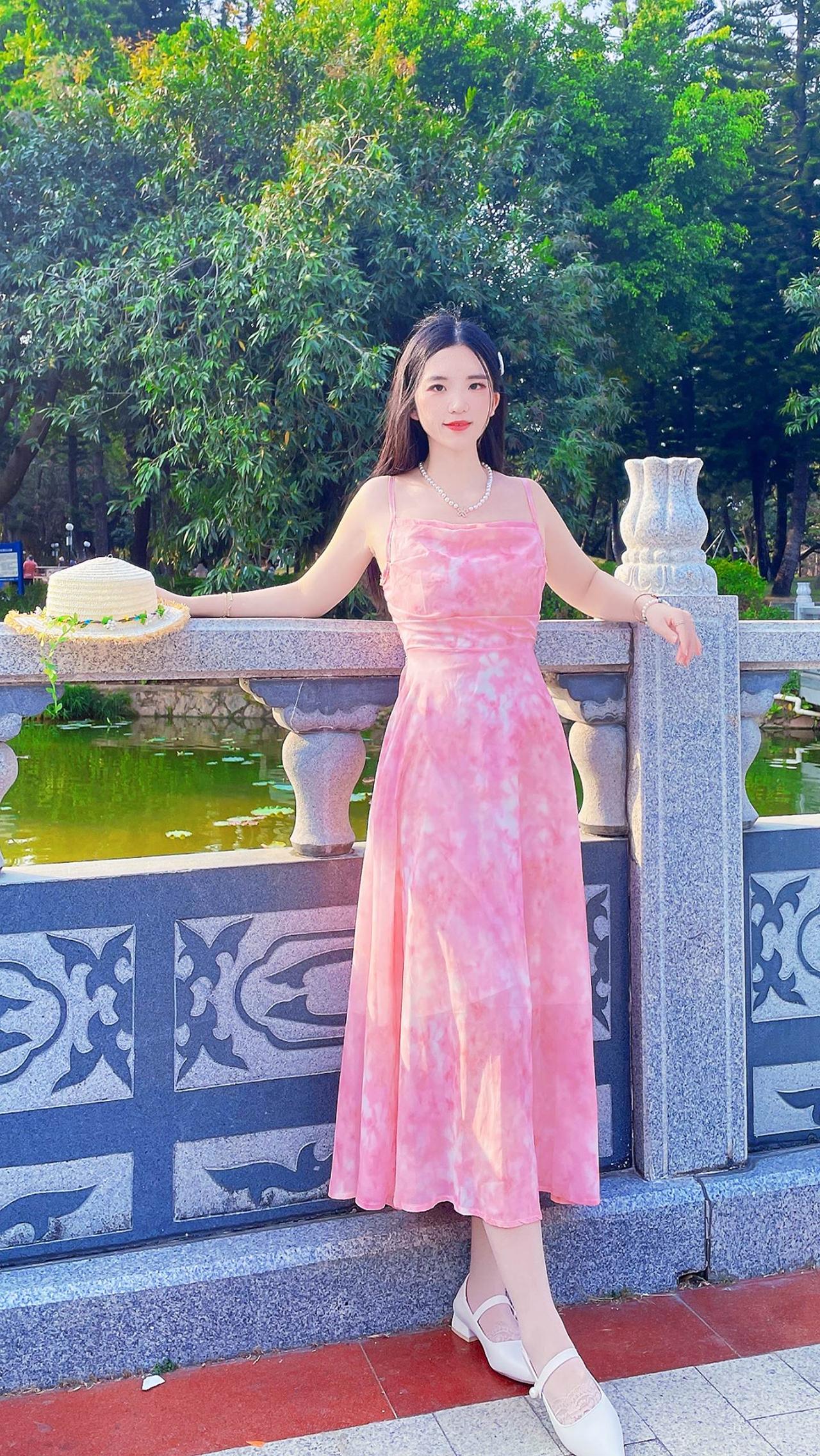 今日穿搭灵感放送，简约不简单的单品，轻松打造高级感，让日常穿搭也能成为街头风景线