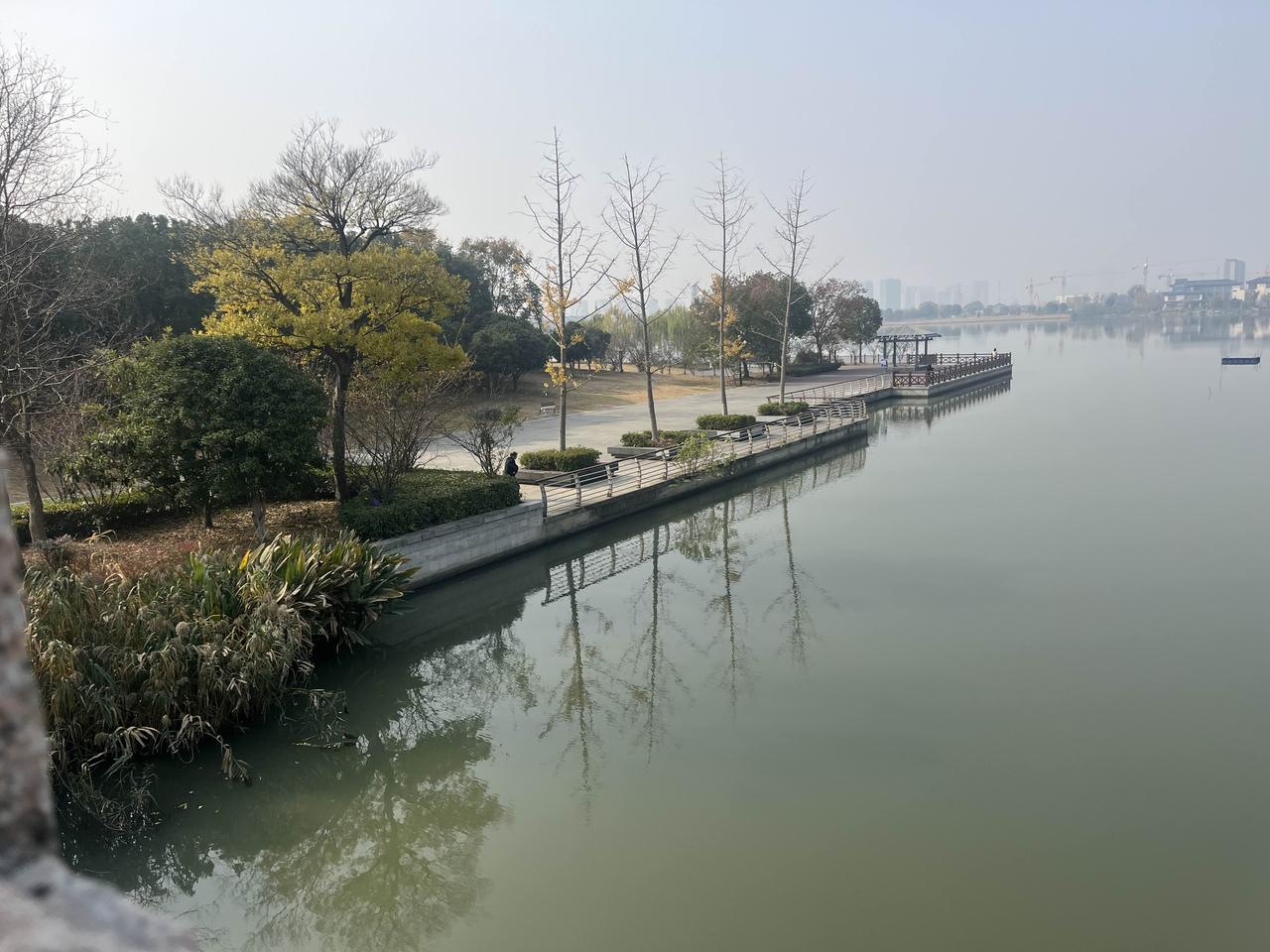 人活一辈子，最高级的养生就两个字：养心。

你把心伺候舒服了，身体自然不找麻烦。