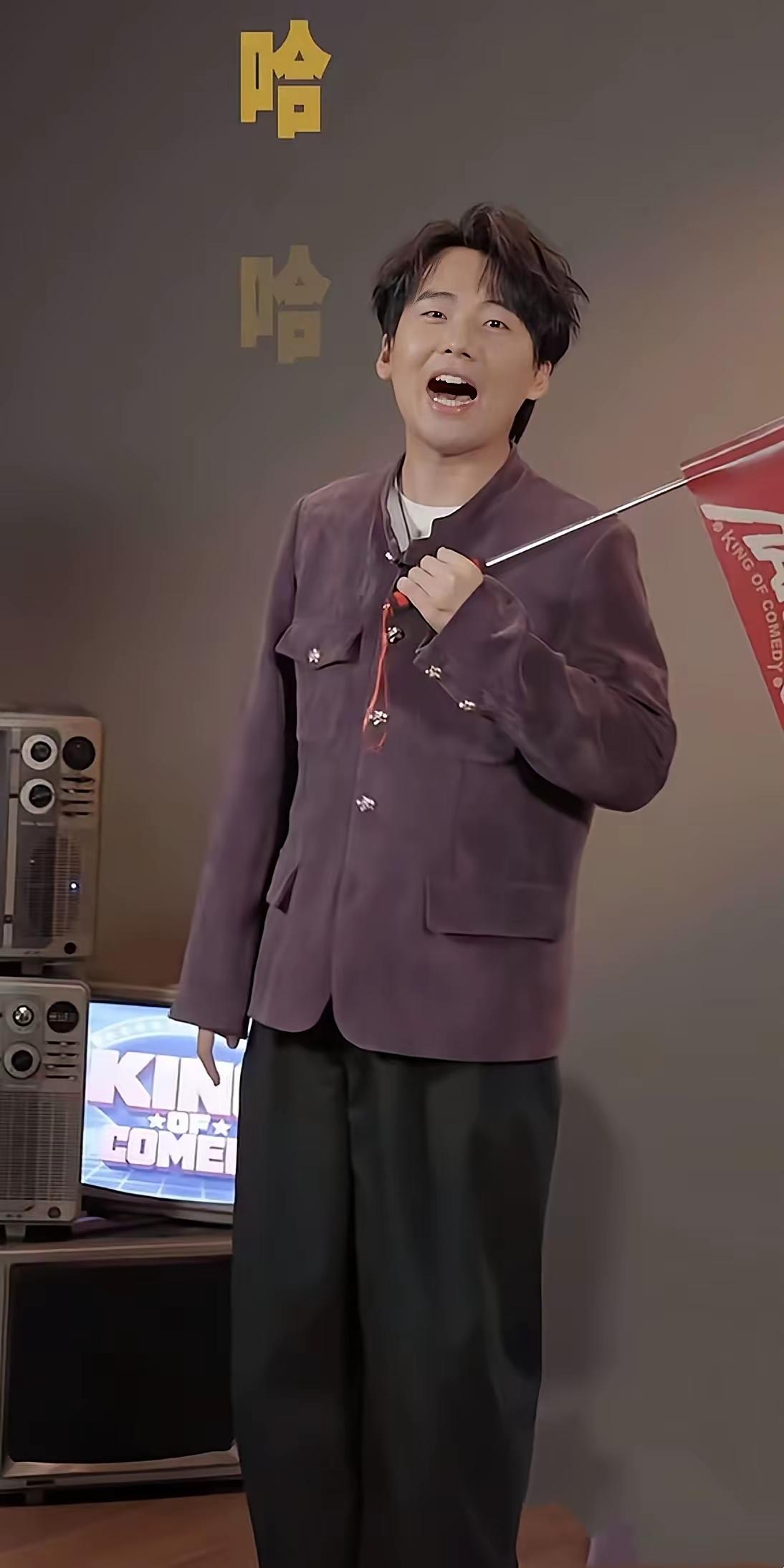 近日郭麒麟发视频宣传自己的新综艺，发现他变瘦了，也变帅了！

郭麒麟说了几年相声