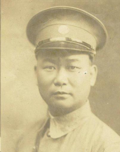 国民党上将刘峙的父亲，因纠纷被乡邻打死。多年后已经发迹的刘峙回到家乡，族人让他为