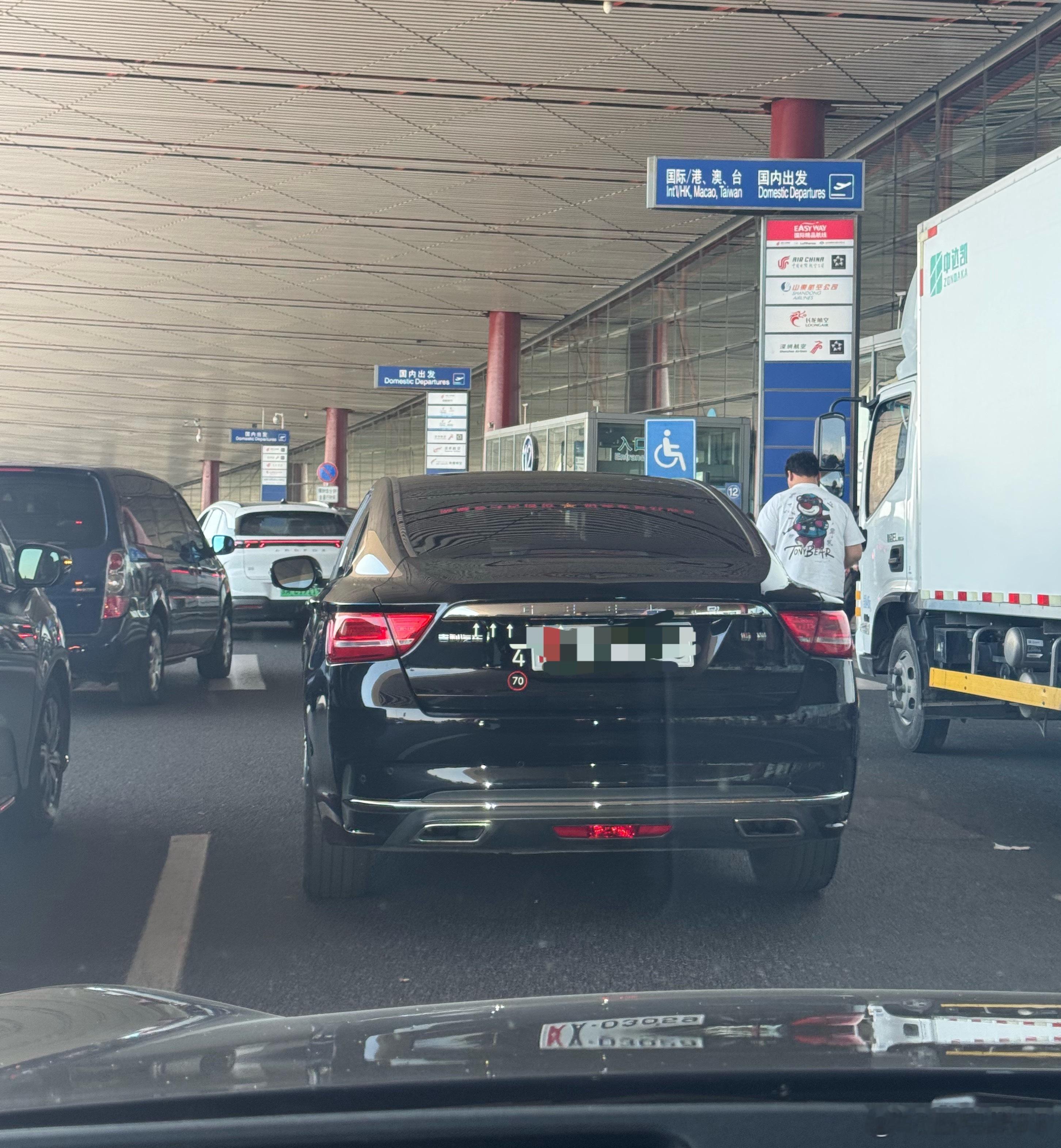 碰到台博瑞，算是中国车市进入新阶段的标志车型。中国品牌集中往精品和中高端集中发力