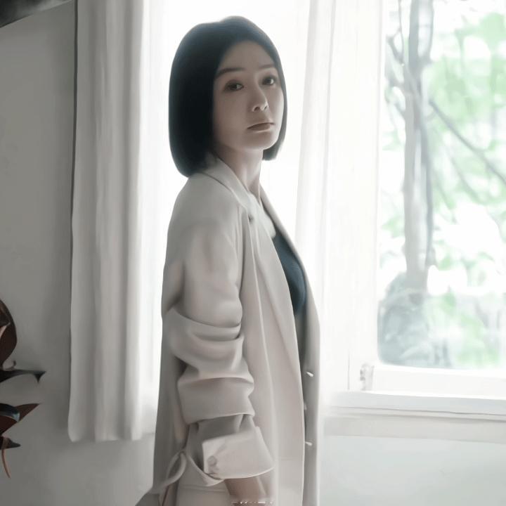 和初恋十二年才把微信加上 《亦舞之城》这段剧情太懂社死现场！十二年的遗憾重逢，卡