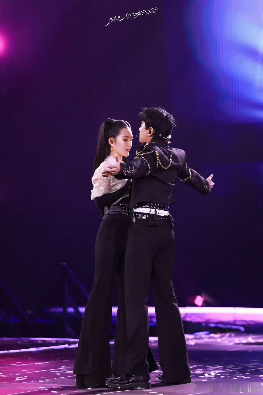 张杰解约案天价违约金是粉丝凑的  能不能多关注点正能量！张杰的音乐梦想教室，帮助