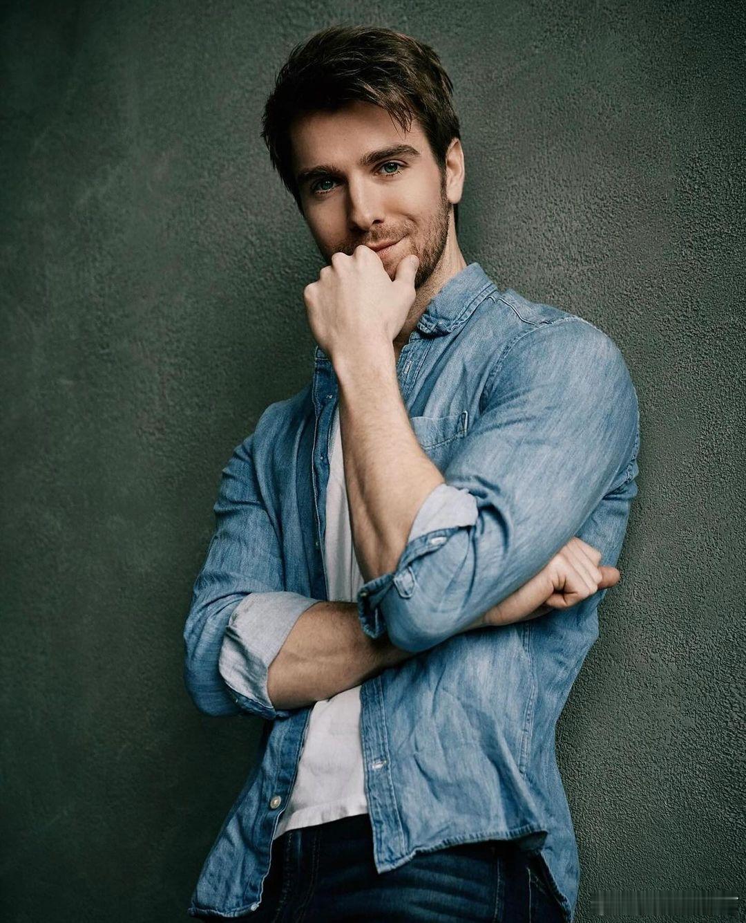 【《特别行动：母狮》男星去世，丈夫发文悼念】美国演员Mike Heslin因意外